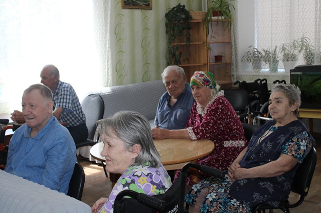 "Какая ж песня без баяна"